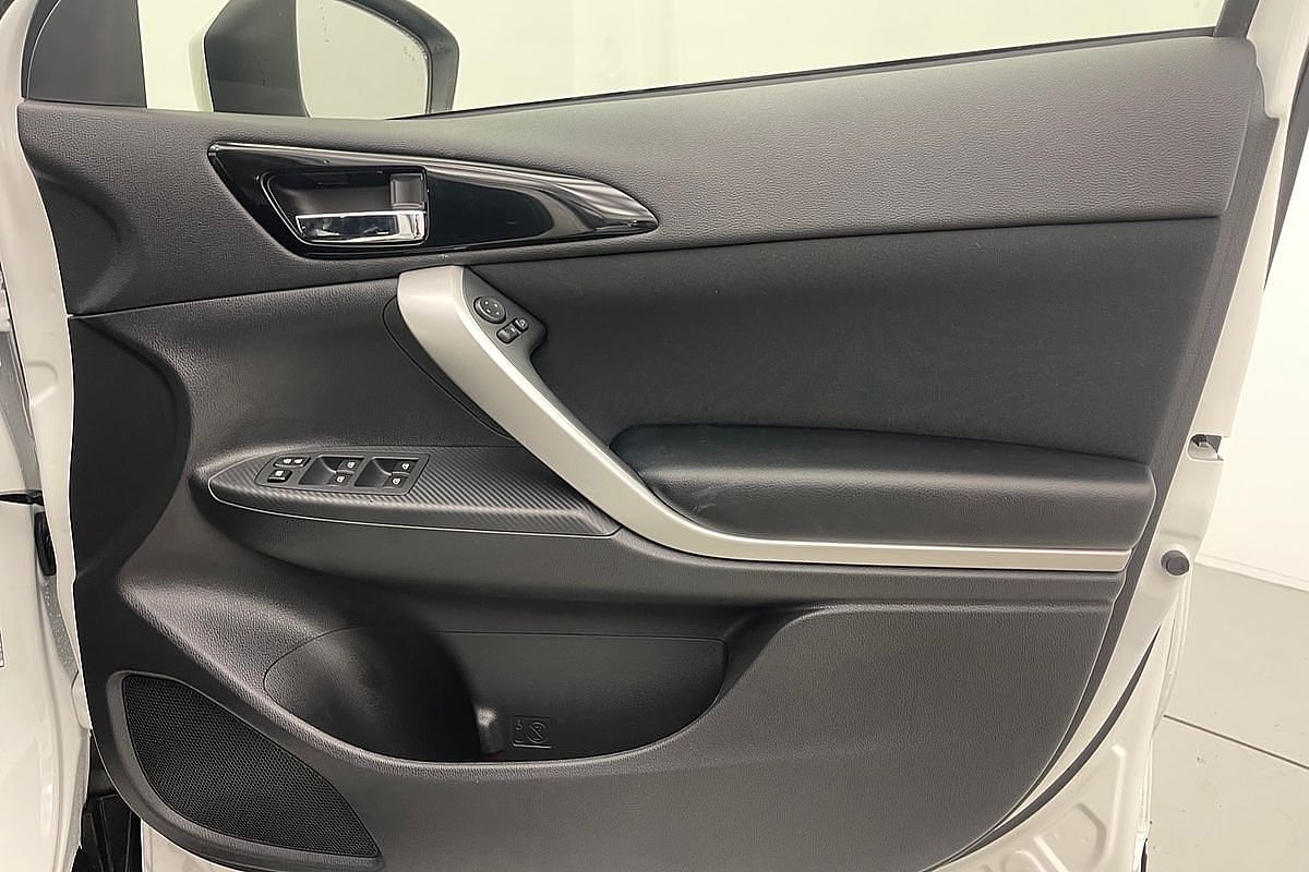 2024 Mitsubishi Eclipse Cross LS YB