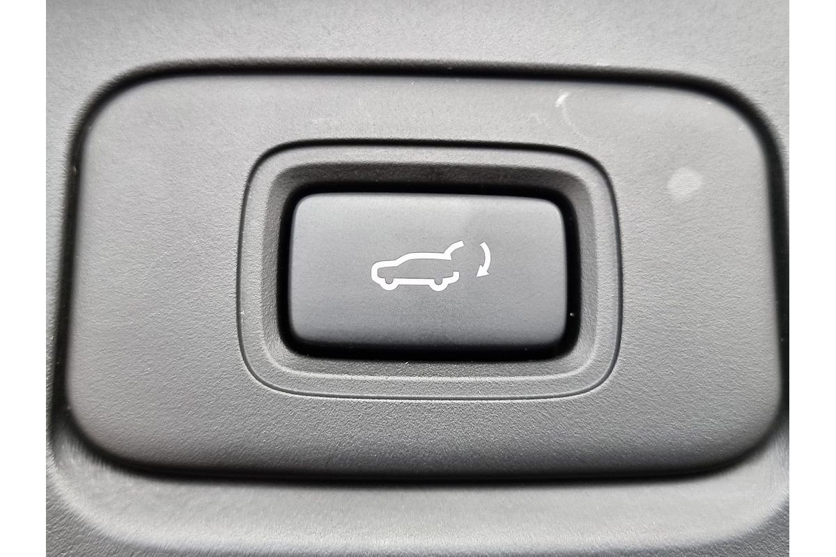 2023 Isuzu MU-X LS-T