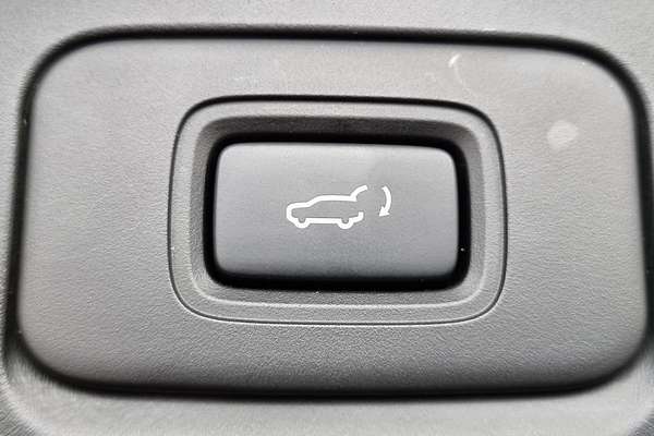 2023 Isuzu MU-X LS-T