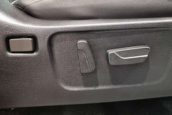 2023 Isuzu MU-X LS-T