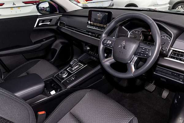 2025 Mitsubishi Outlander ES ZM