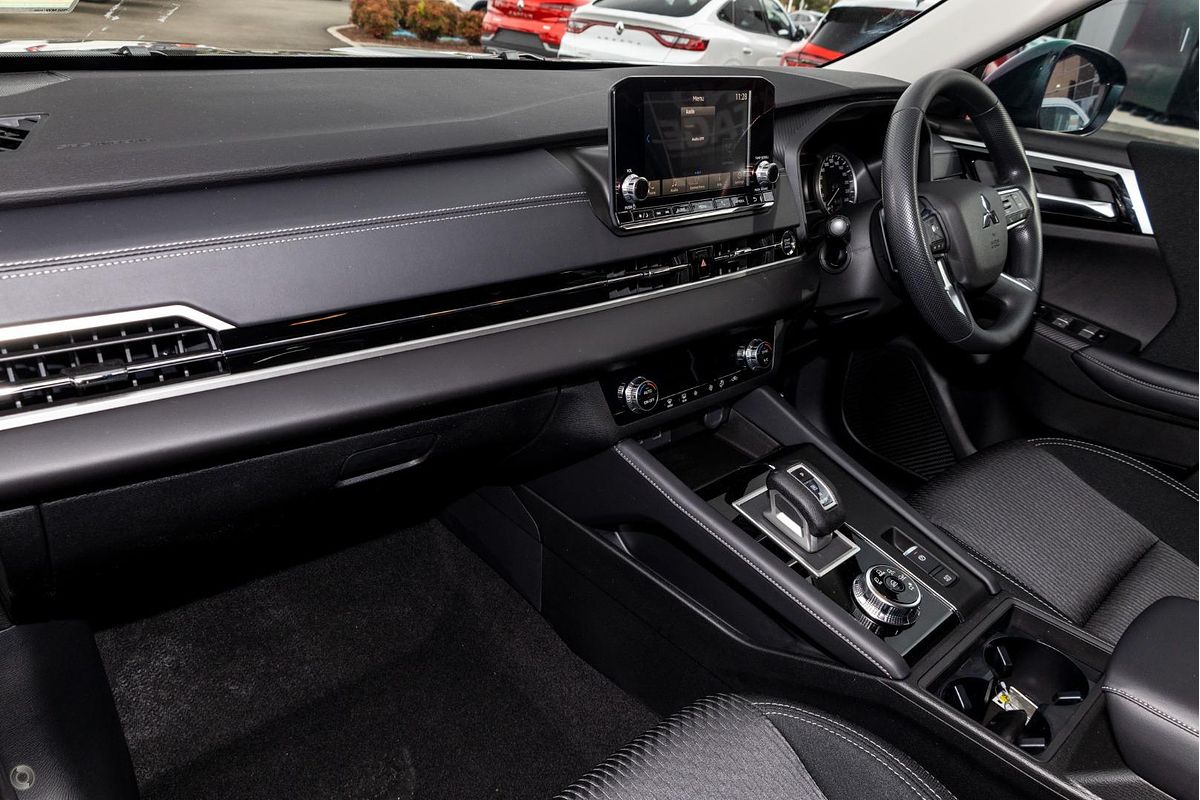 2025 Mitsubishi Outlander ES ZM