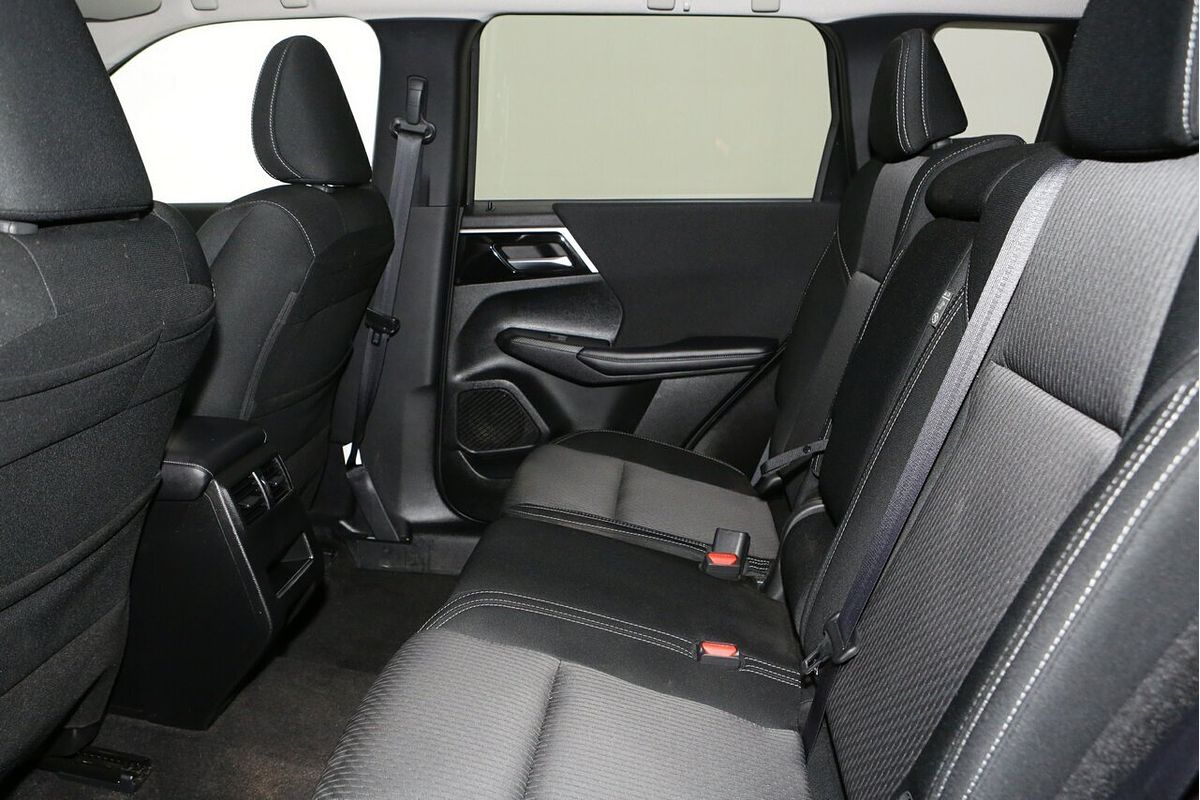 2024 Mitsubishi Outlander LS ZM
