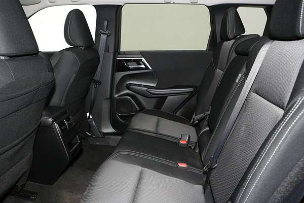 2024 Mitsubishi Outlander LS ZM
