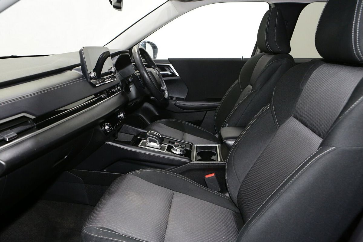 2024 Mitsubishi Outlander LS ZM