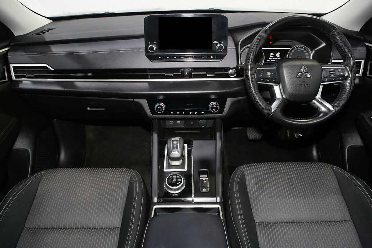 2024 Mitsubishi Outlander LS ZM