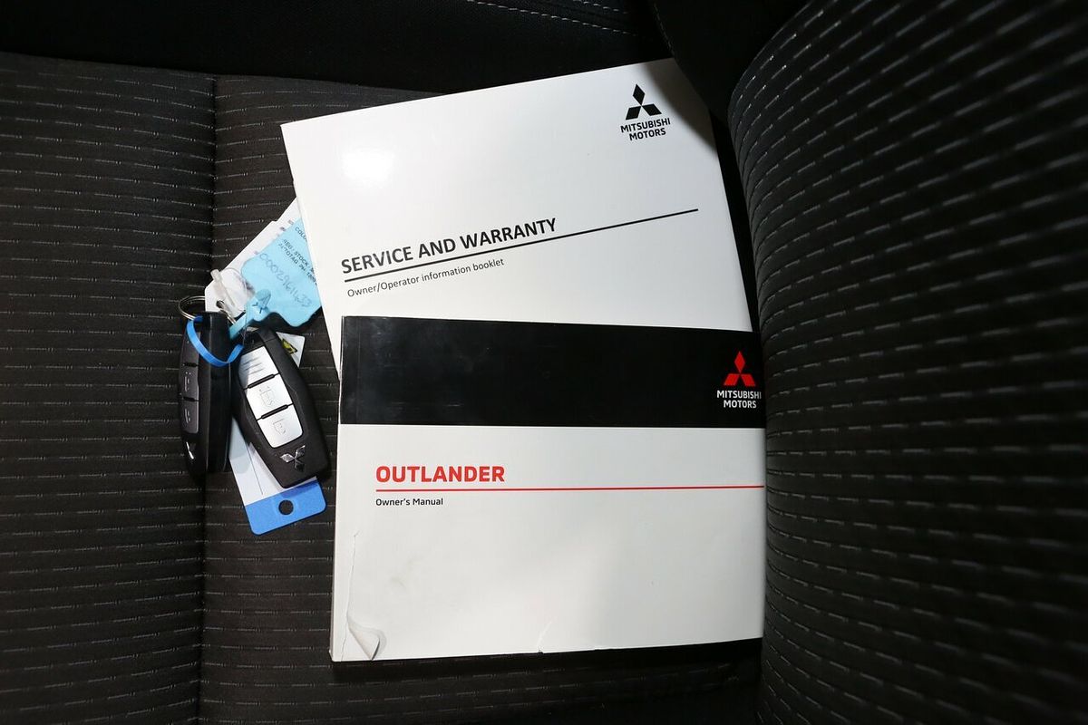 2024 Mitsubishi Outlander LS ZM
