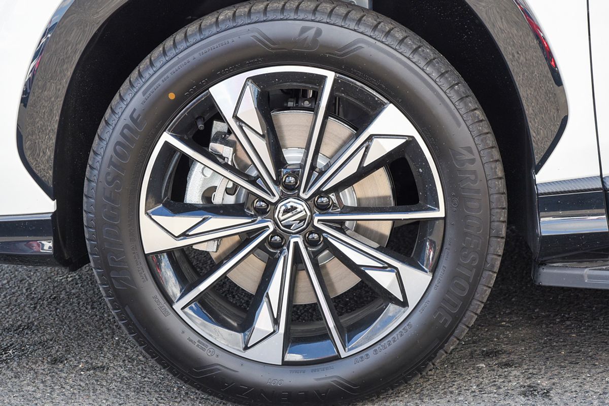 2025 MG HS Super Hybrid Essence AS33P