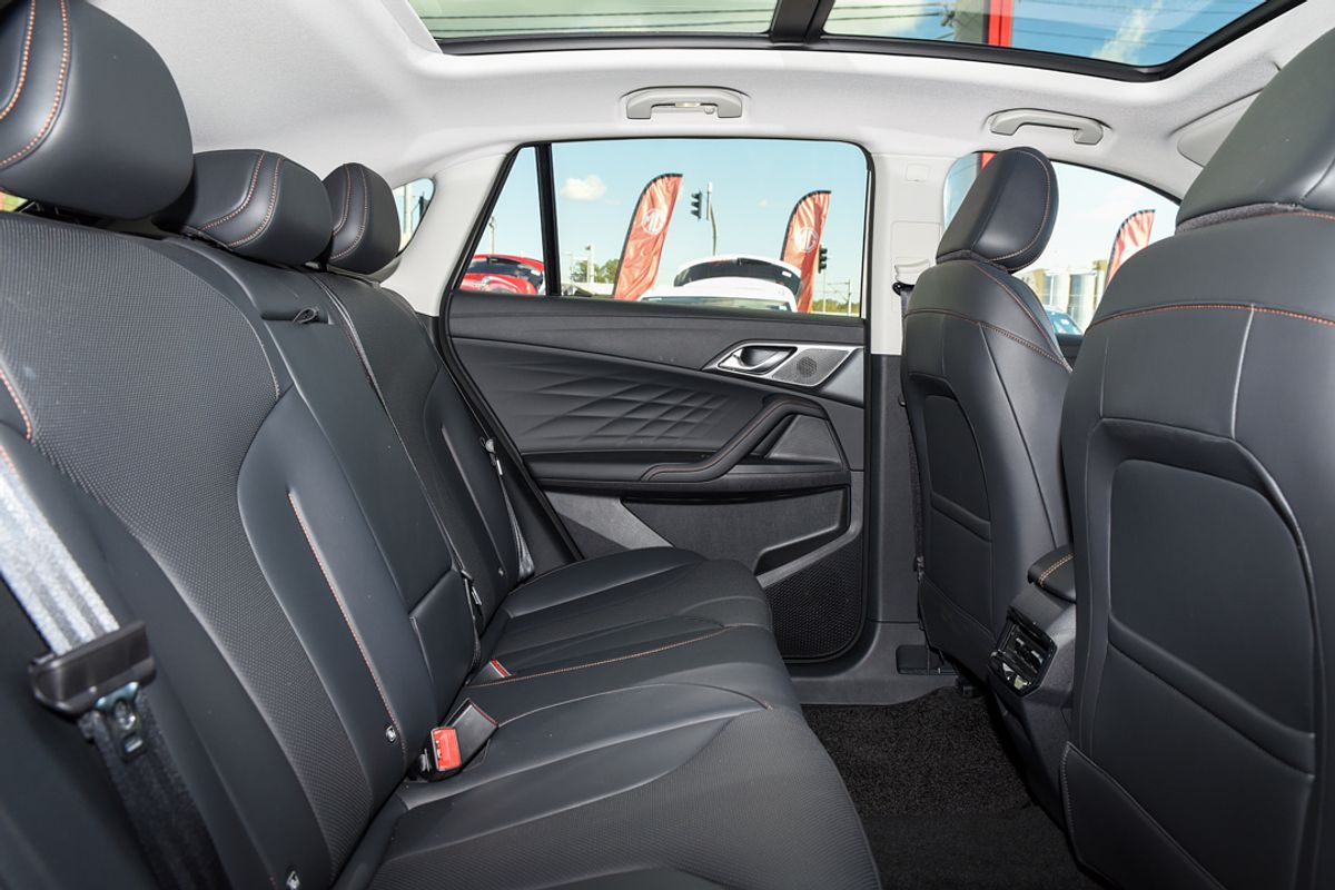 2025 MG HS Super Hybrid Essence AS33P