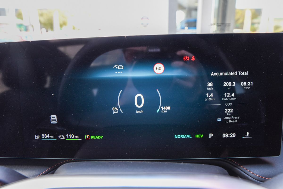 2025 MG HS Super Hybrid Essence AS33P