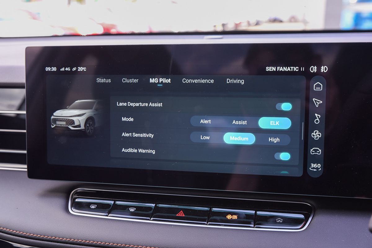 2025 MG HS Super Hybrid Essence AS33P