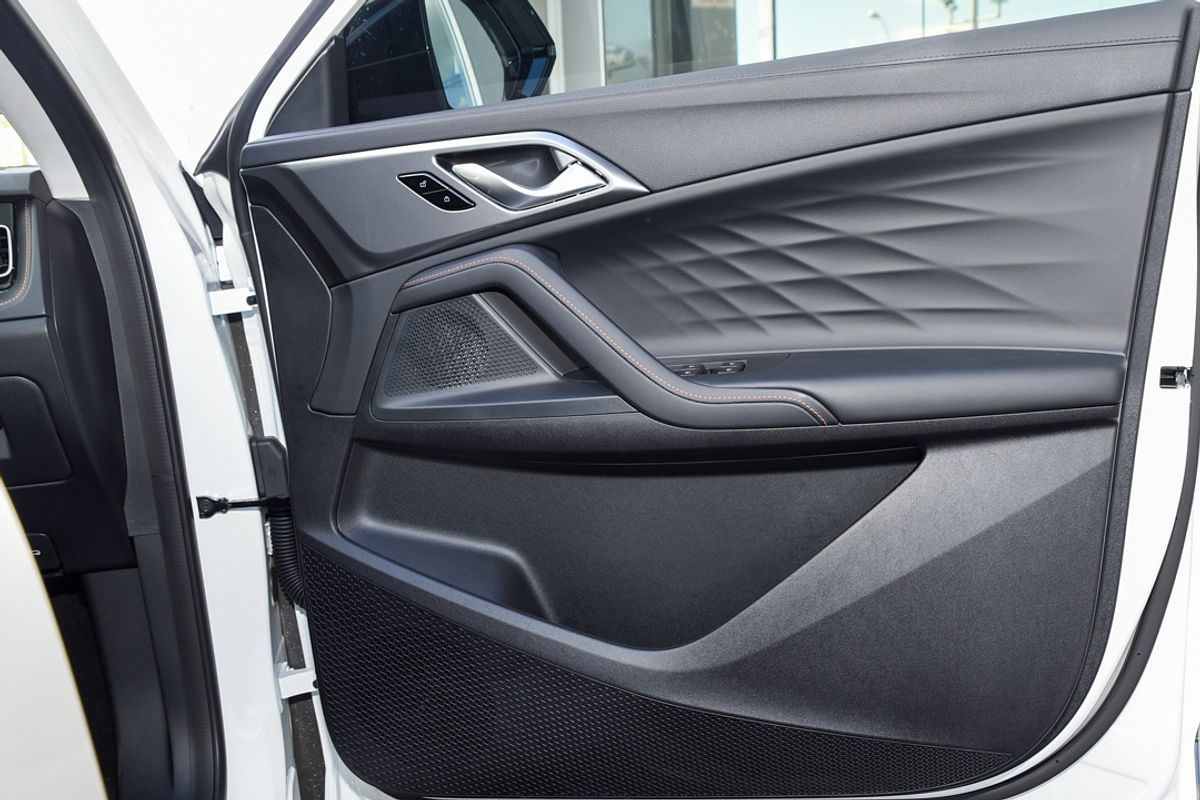 2025 MG HS Super Hybrid Essence AS33P