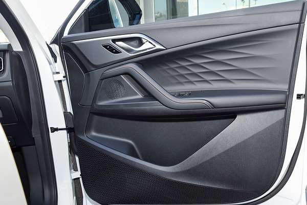 2025 MG HS Super Hybrid Essence AS33P