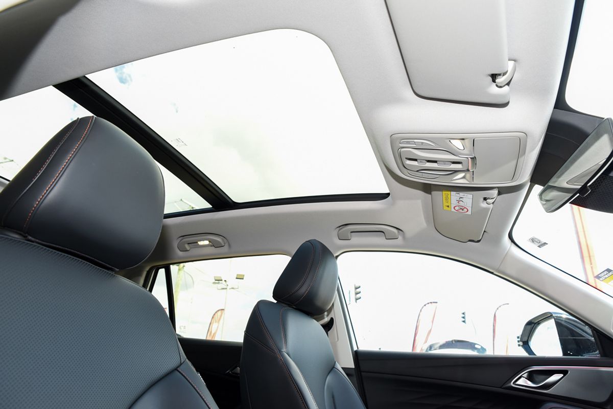 2025 MG HS Super Hybrid Essence AS33P