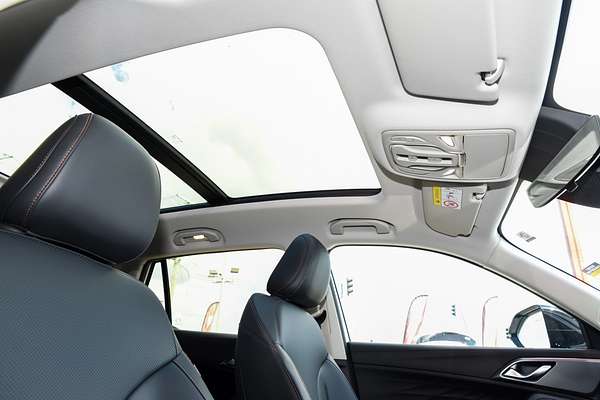 2025 MG HS Super Hybrid Essence AS33P