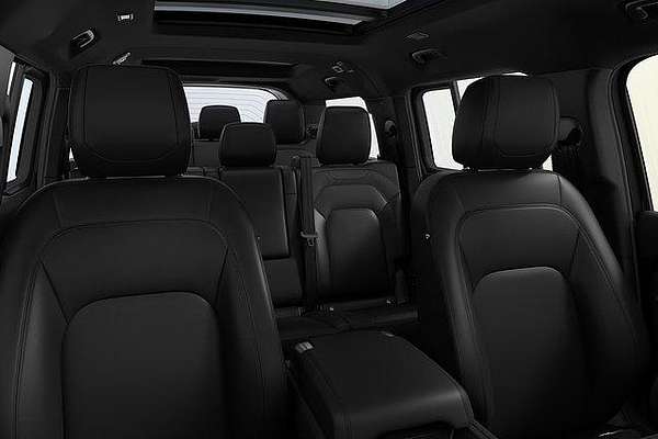 2025 Land Rover Defender 130 P400 X-Dynamic SE L663