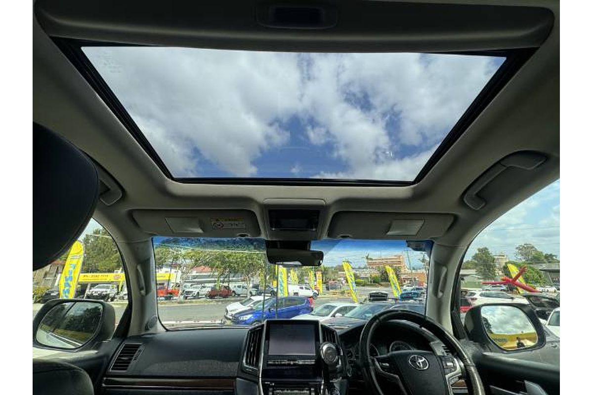 2017 Toyota Landcruiser Sahara VDJ200R