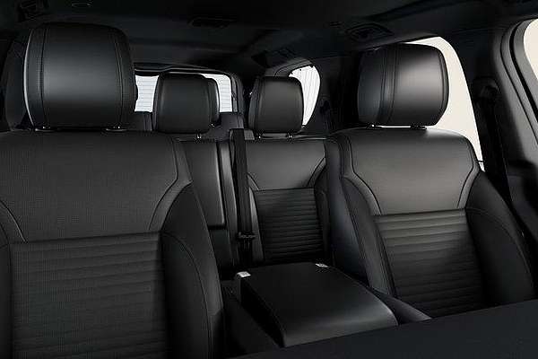 2025 Land Rover Discovery D350 S Series 5