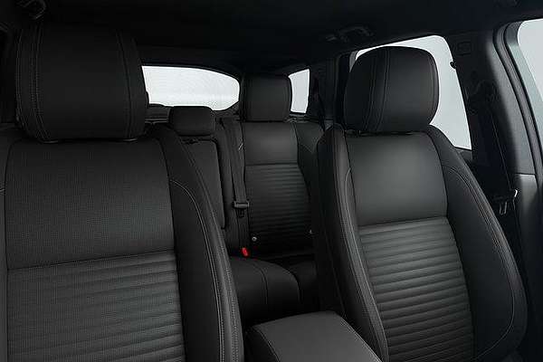 2025 Land Rover Discovery Sport P250 Dynamic SE L550