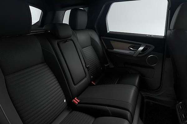 2025 Land Rover Discovery Sport P250 Dynamic SE L550