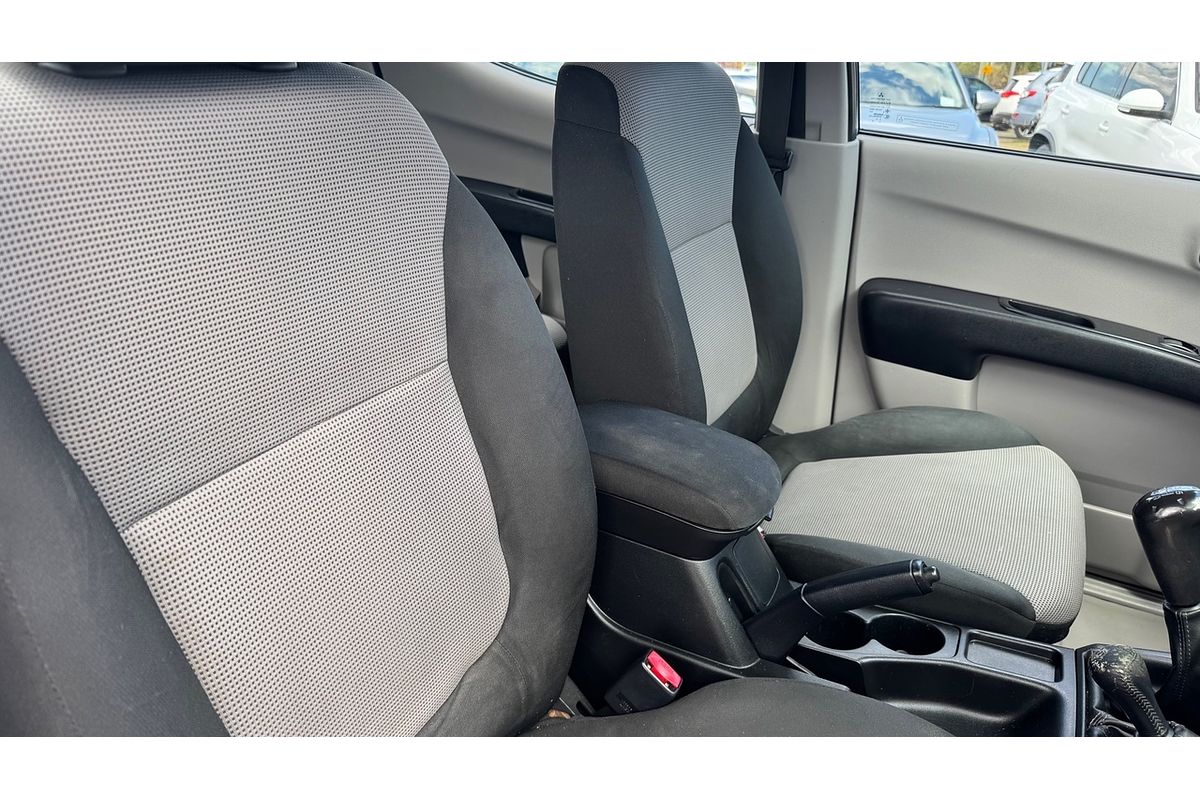 2013 Mitsubishi Triton GLX MN 4X4