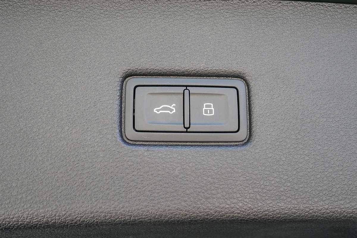 2024 Audi Q5 45 TFSI S line FY