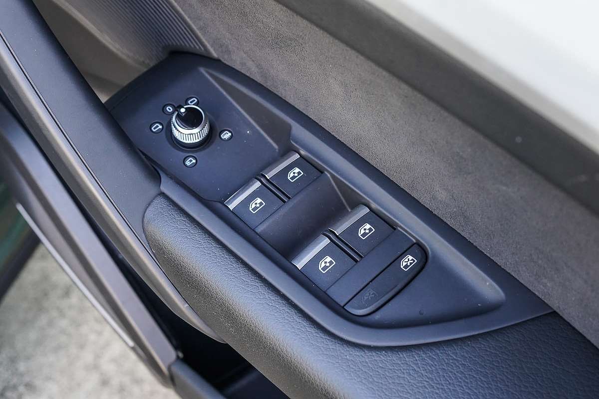 2024 Audi Q5 45 TFSI S line FY