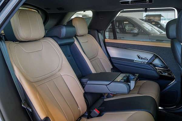 2025 Land Rover Range Rover Sport D300 Dynamic SE L461