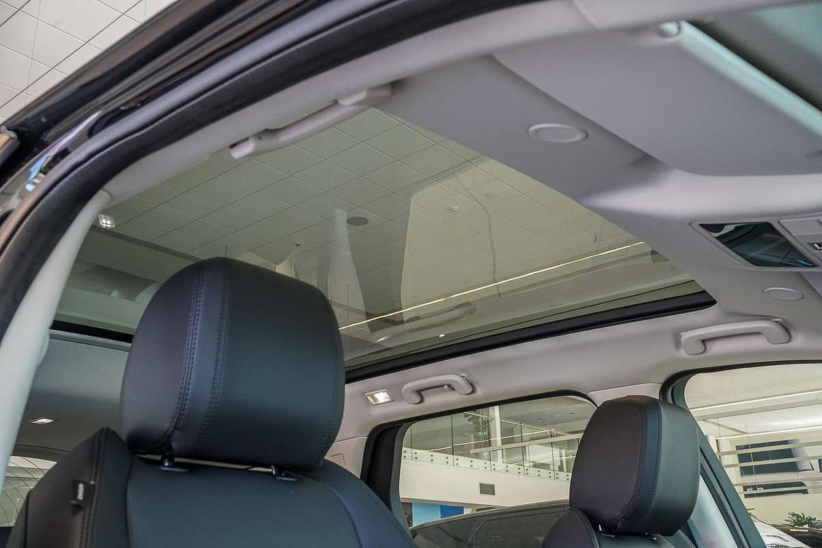 2025 Land Rover Discovery Sport P200 S L550
