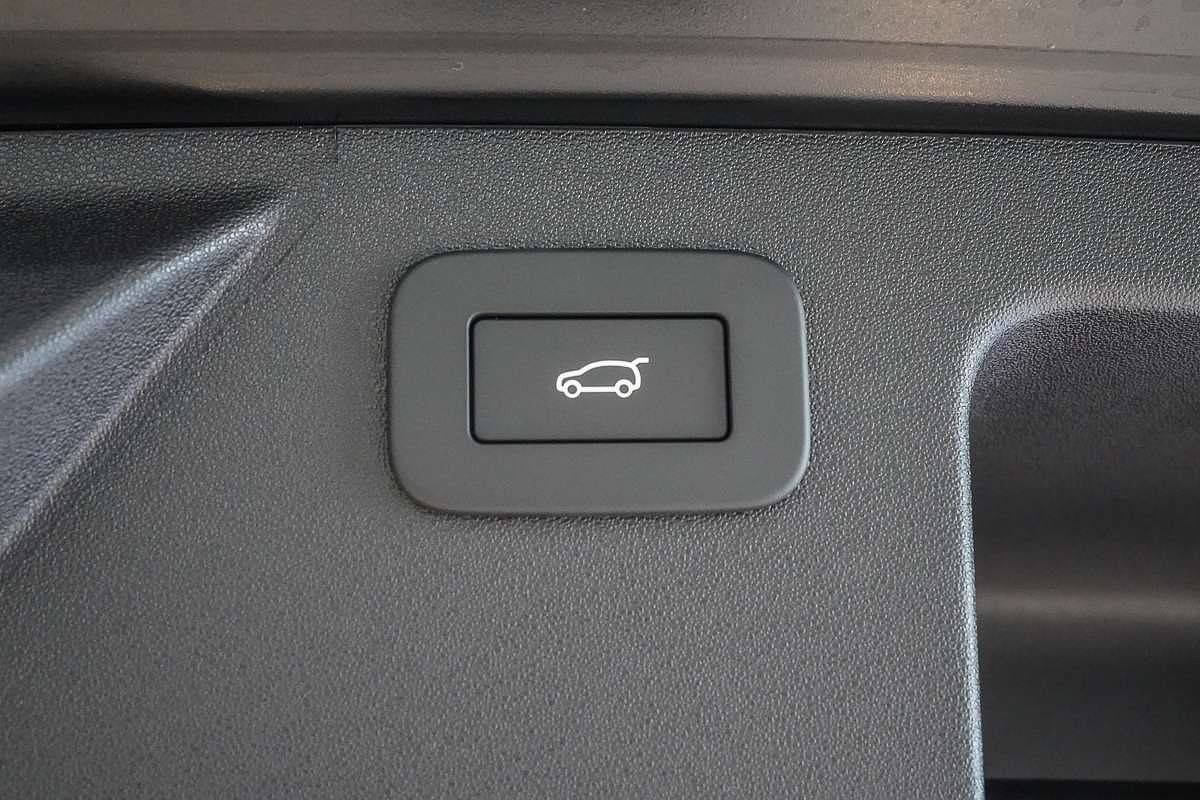 2025 Land Rover Discovery Sport P200 S L550