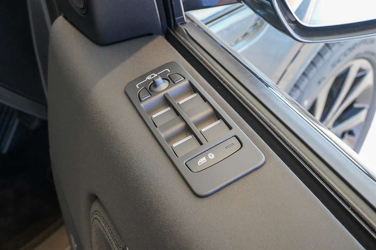 2025 Land Rover Discovery Sport P200 S L550