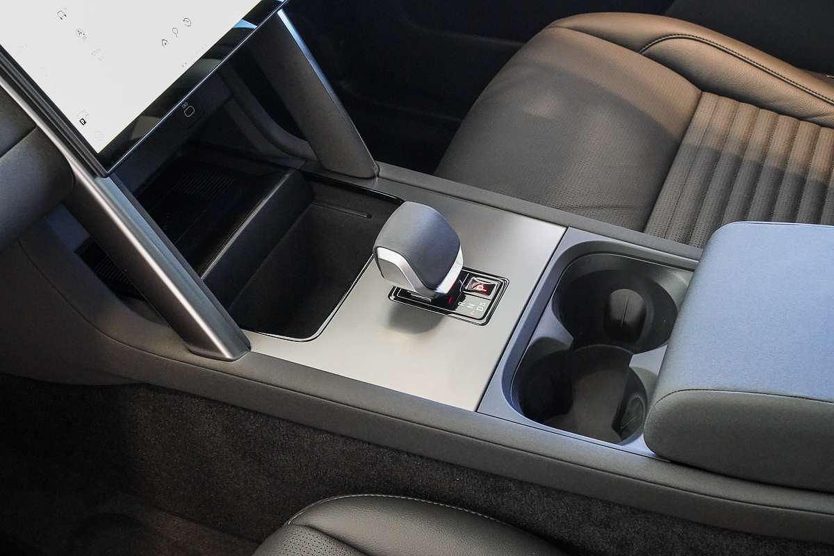 2025 Land Rover Discovery Sport P200 S L550