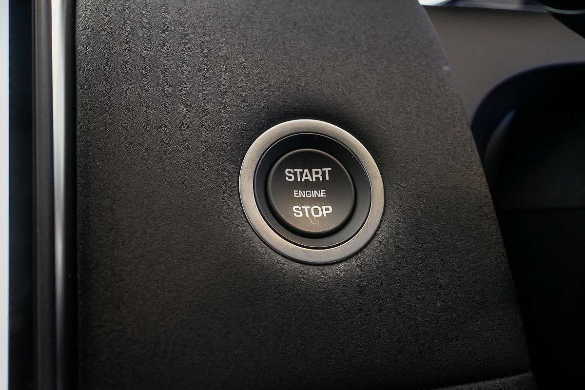 2025 Land Rover Discovery Sport P200 S L550