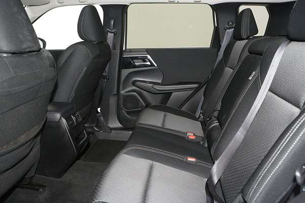 2024 Mitsubishi Outlander LS ZM