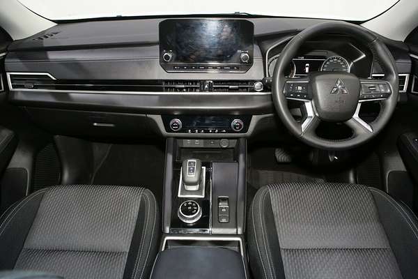 2024 Mitsubishi Outlander LS ZM