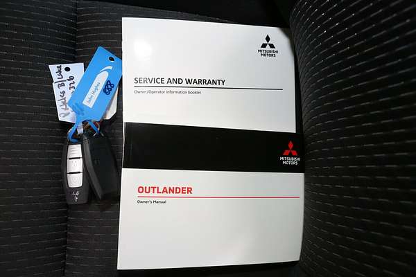 2024 Mitsubishi Outlander LS ZM