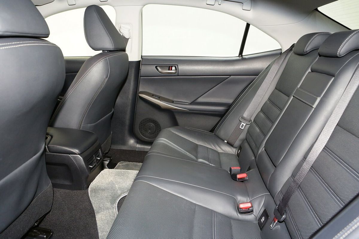 2019 Lexus IS IS300h Luxury AVE30R