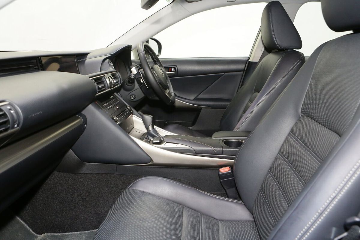 2019 Lexus IS IS300h Luxury AVE30R