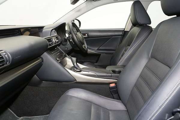 2019 Lexus IS IS300h Luxury AVE30R