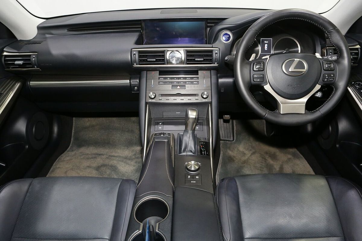 2019 Lexus IS IS300h Luxury AVE30R