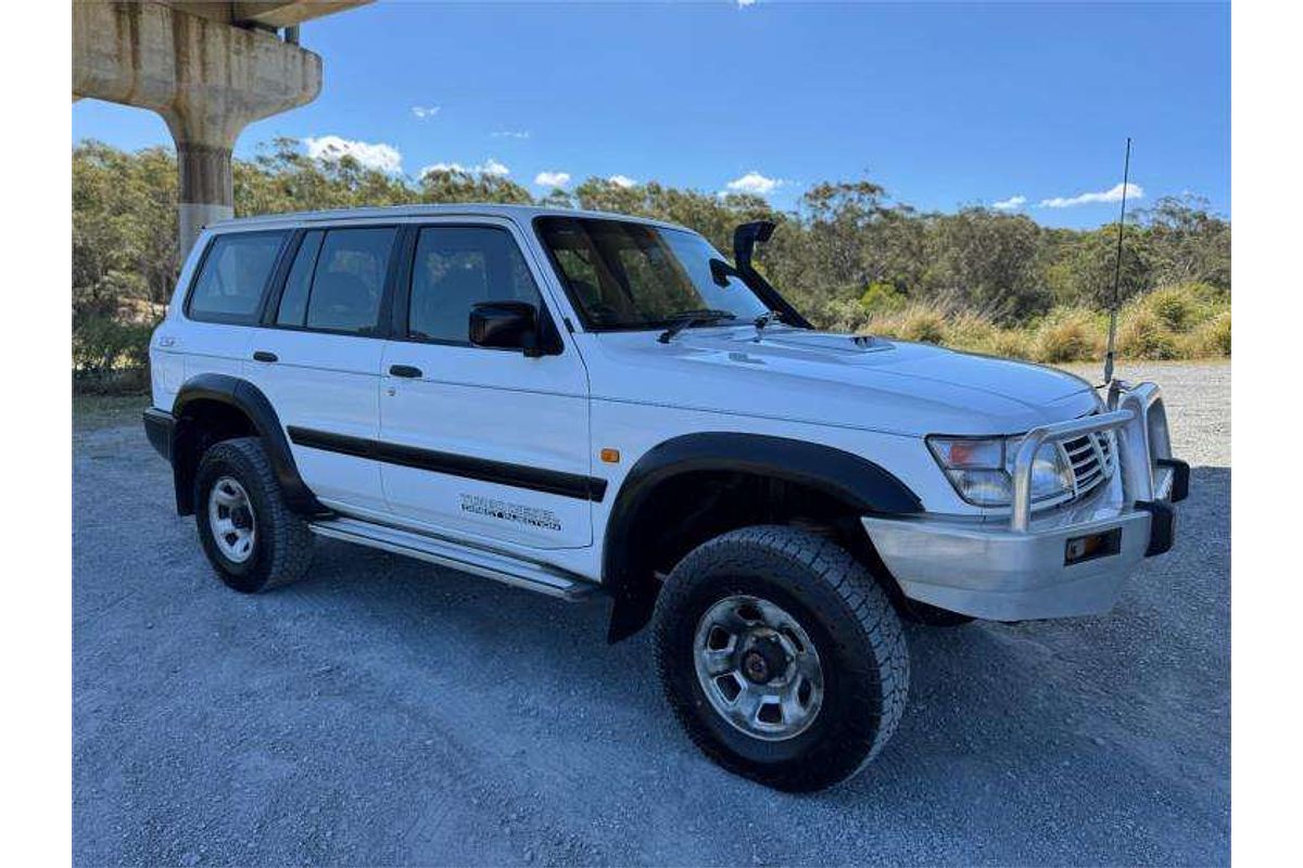 2000 Nissan Patrol ST GU II