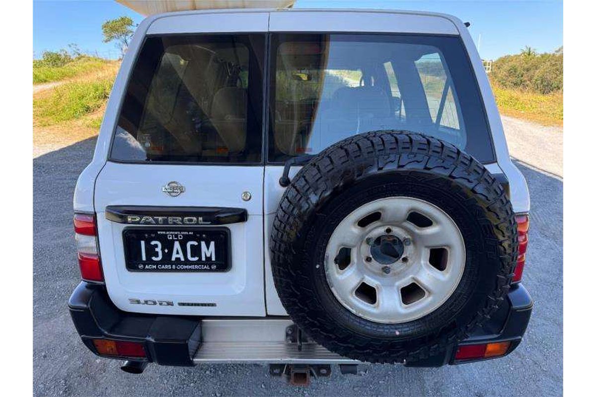 2000 Nissan Patrol ST GU II
