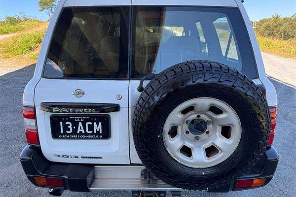 2000 Nissan Patrol ST GU II