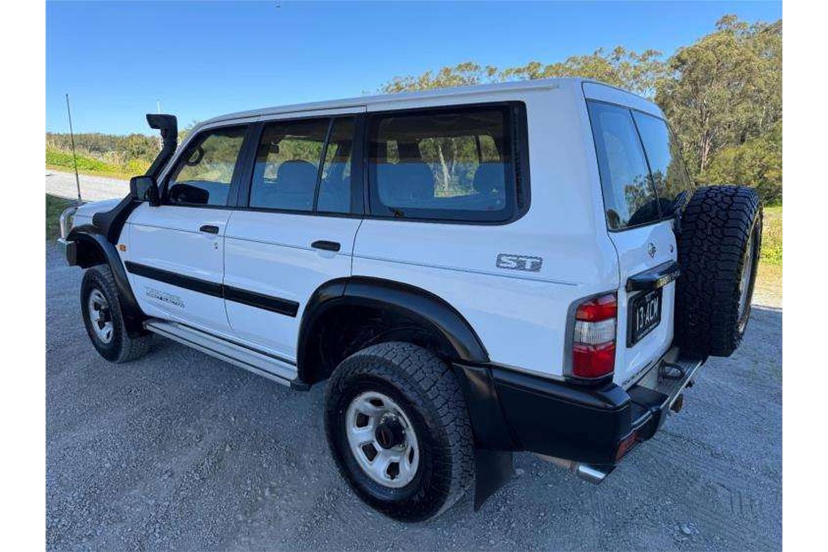 2000 Nissan Patrol ST GU II