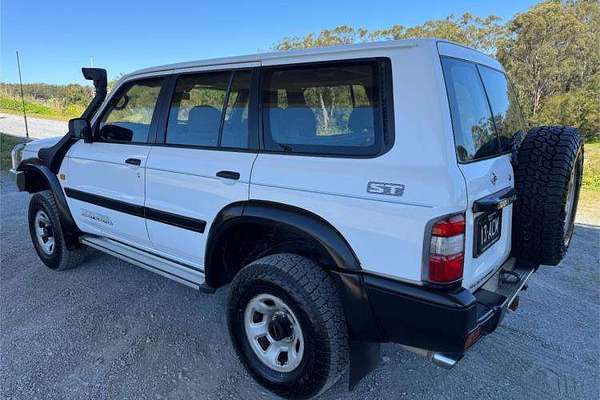 2000 Nissan Patrol ST GU II