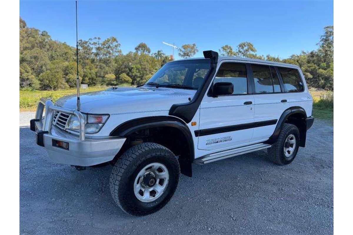 2000 Nissan Patrol ST GU II