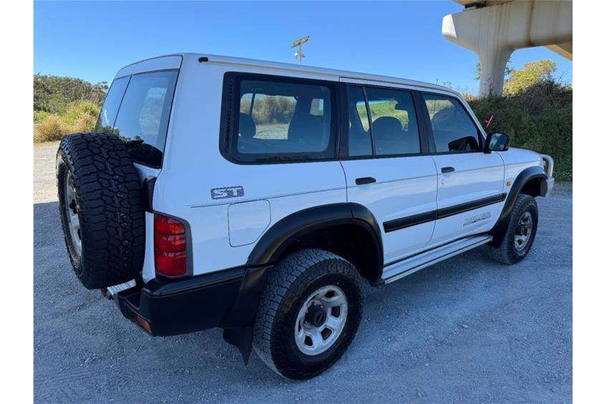 2000 Nissan Patrol ST GU II