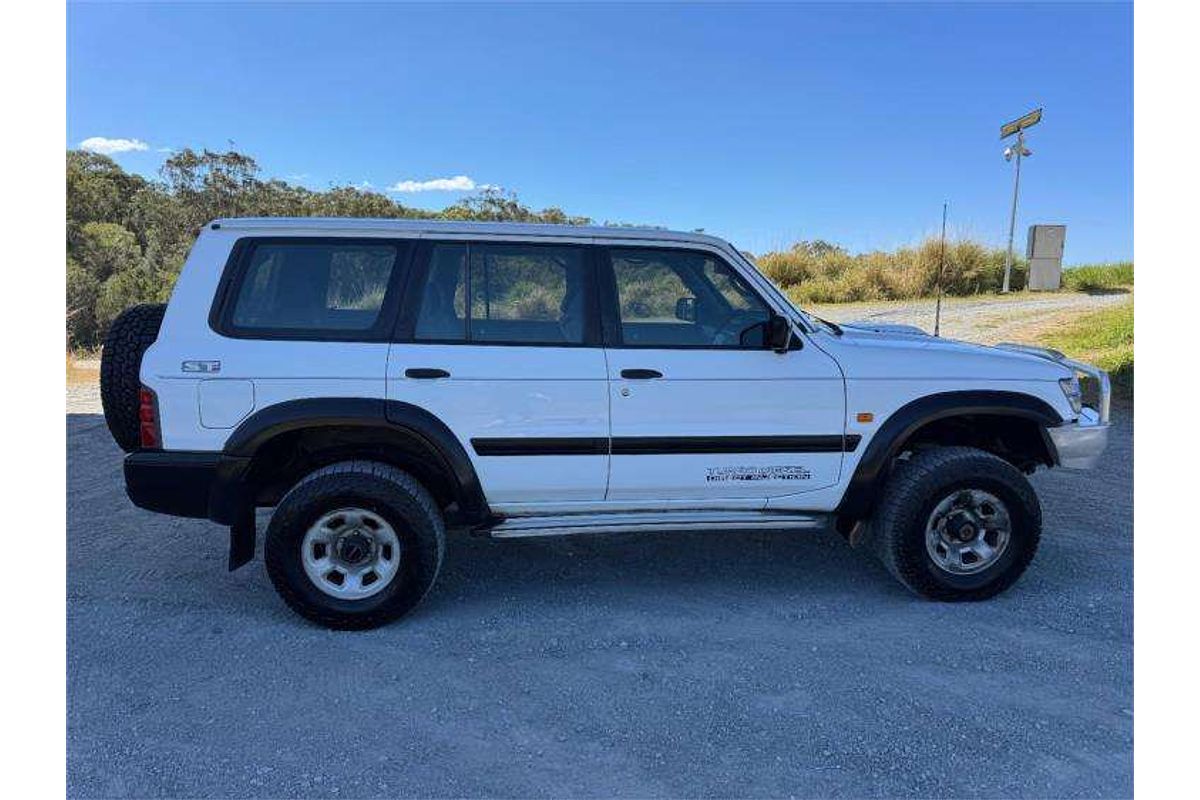 2000 Nissan Patrol ST GU II