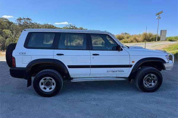 2000 Nissan Patrol ST GU II