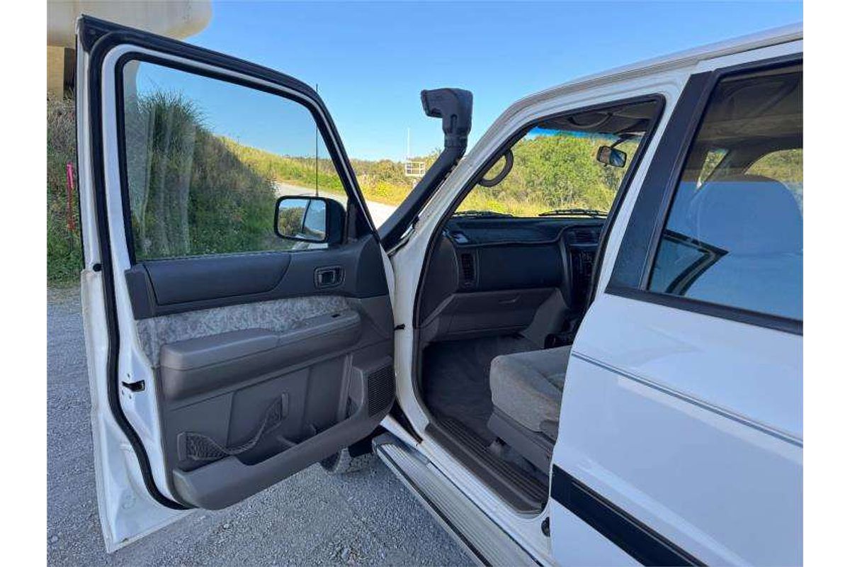 2000 Nissan Patrol ST GU II